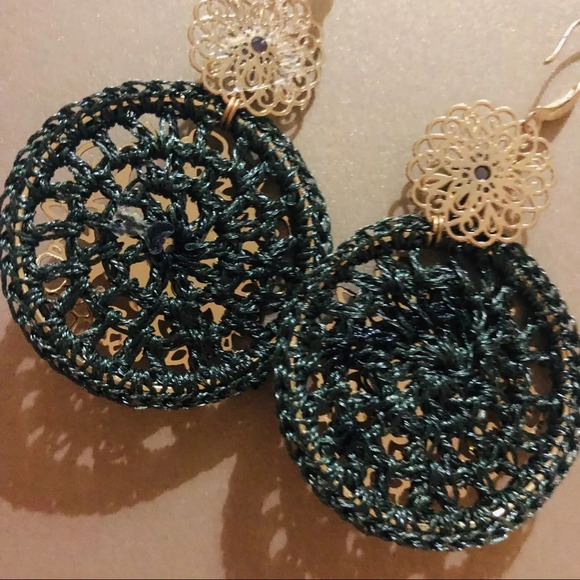 Art of thread, hand made earrings. Dark Green color with gold accents - Picture 4 of 6